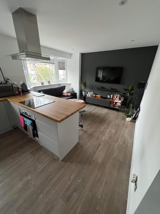 West London Apartment Экстерьер фото